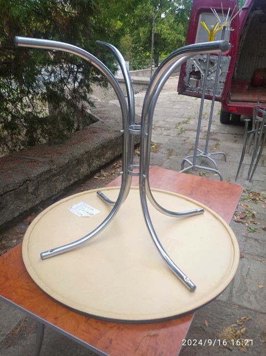 Продаю: столи, м,які лавки. Були у вжитку.У гарному стані.