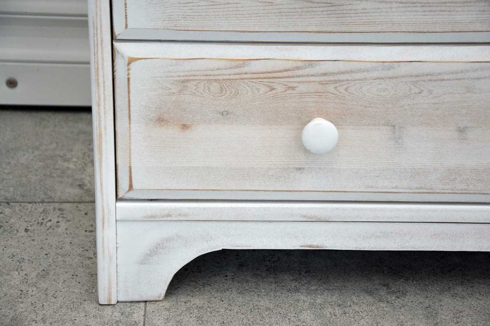 komoda sosnowa z szufladami - jak nowa