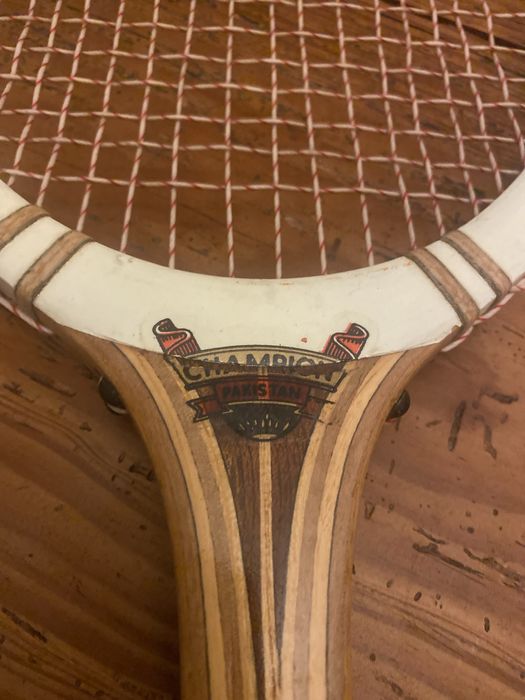 Raquete antiga de tennis  - Champion de madeira