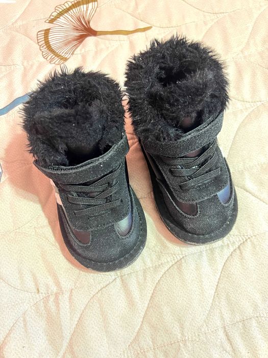 Зимове дитяче взуття