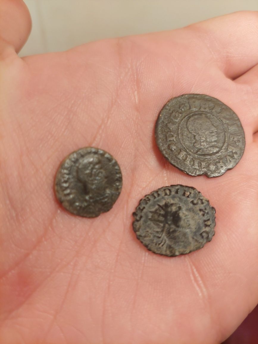 Moedas medievais e romanas