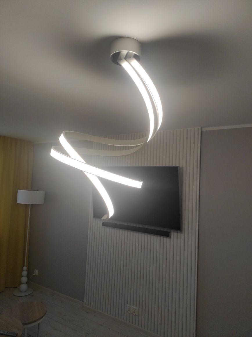 Lampa LED spirala z pilotem stan idealny