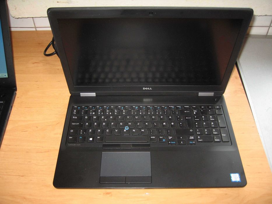 Tani Nowy laptop Dell gwarancja. Cienki Slim 15.6led HDMI USB3 Prezent