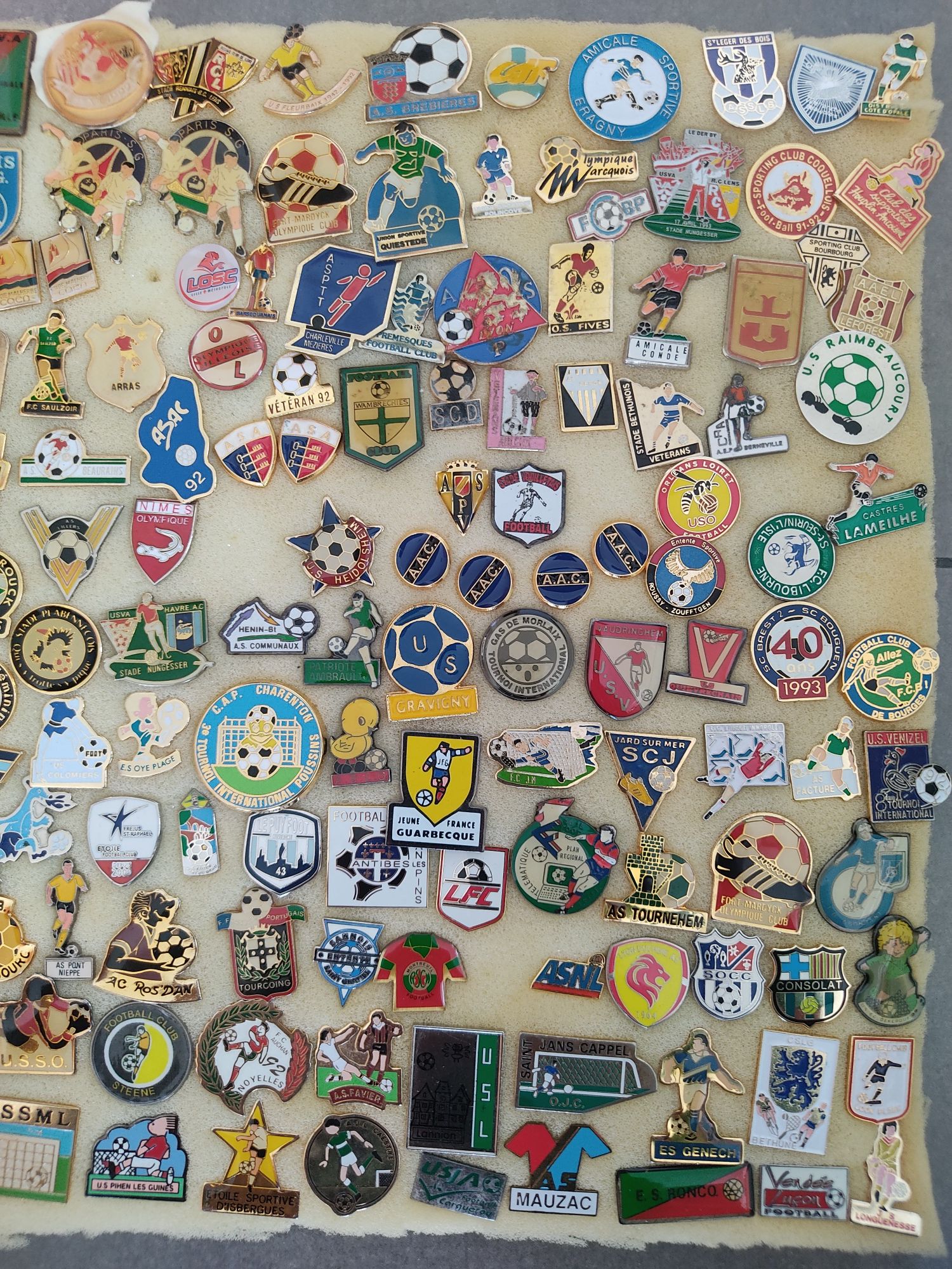 Pins de clubes de futebol de França