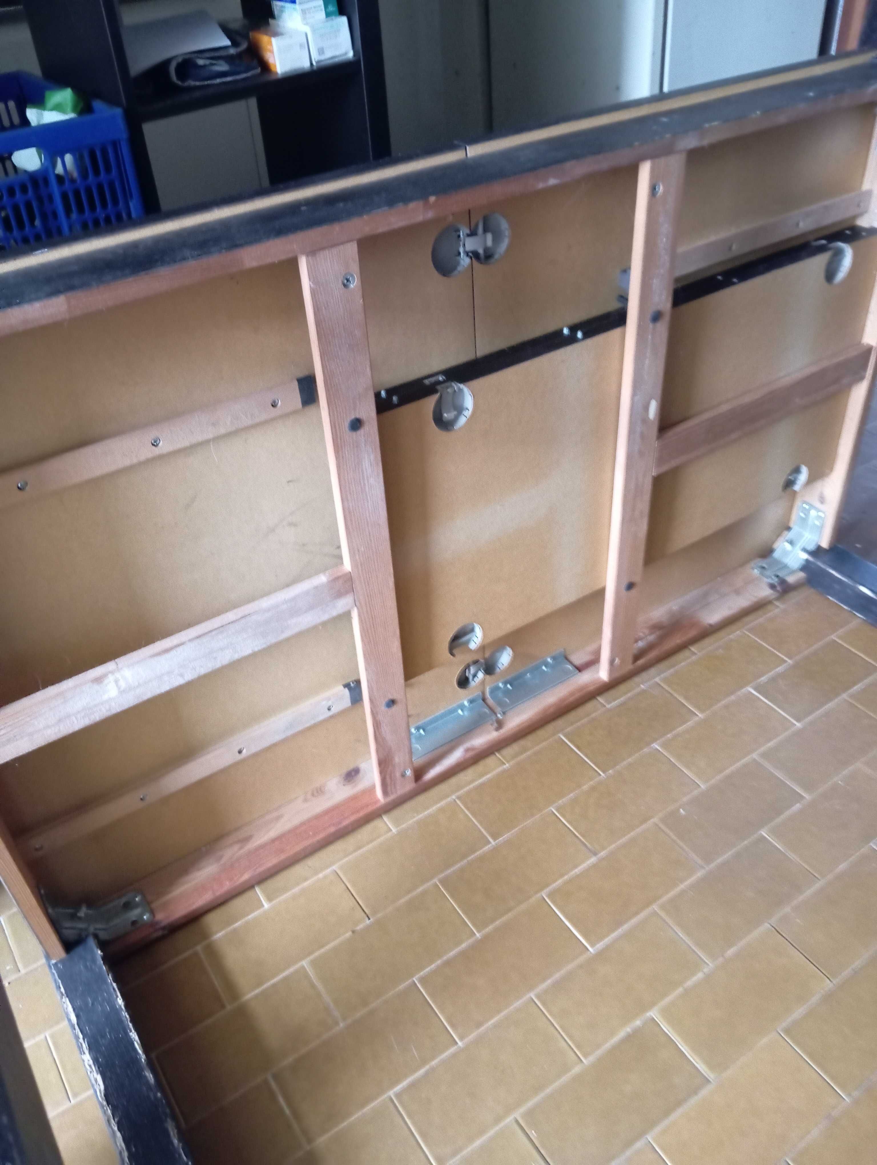 Mesa de jantar extensível em madeira