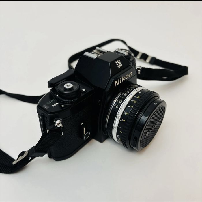 Nikon EM - 35mm Film Camera + Lente Nikon 50mm f1.8