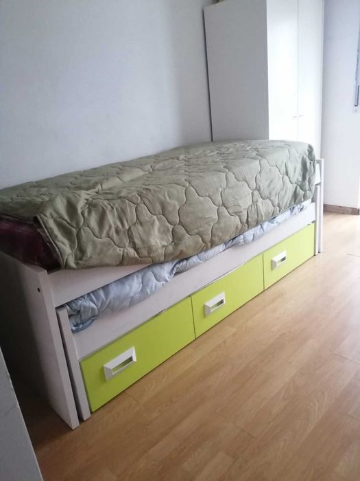 Cama dupla de solteiro