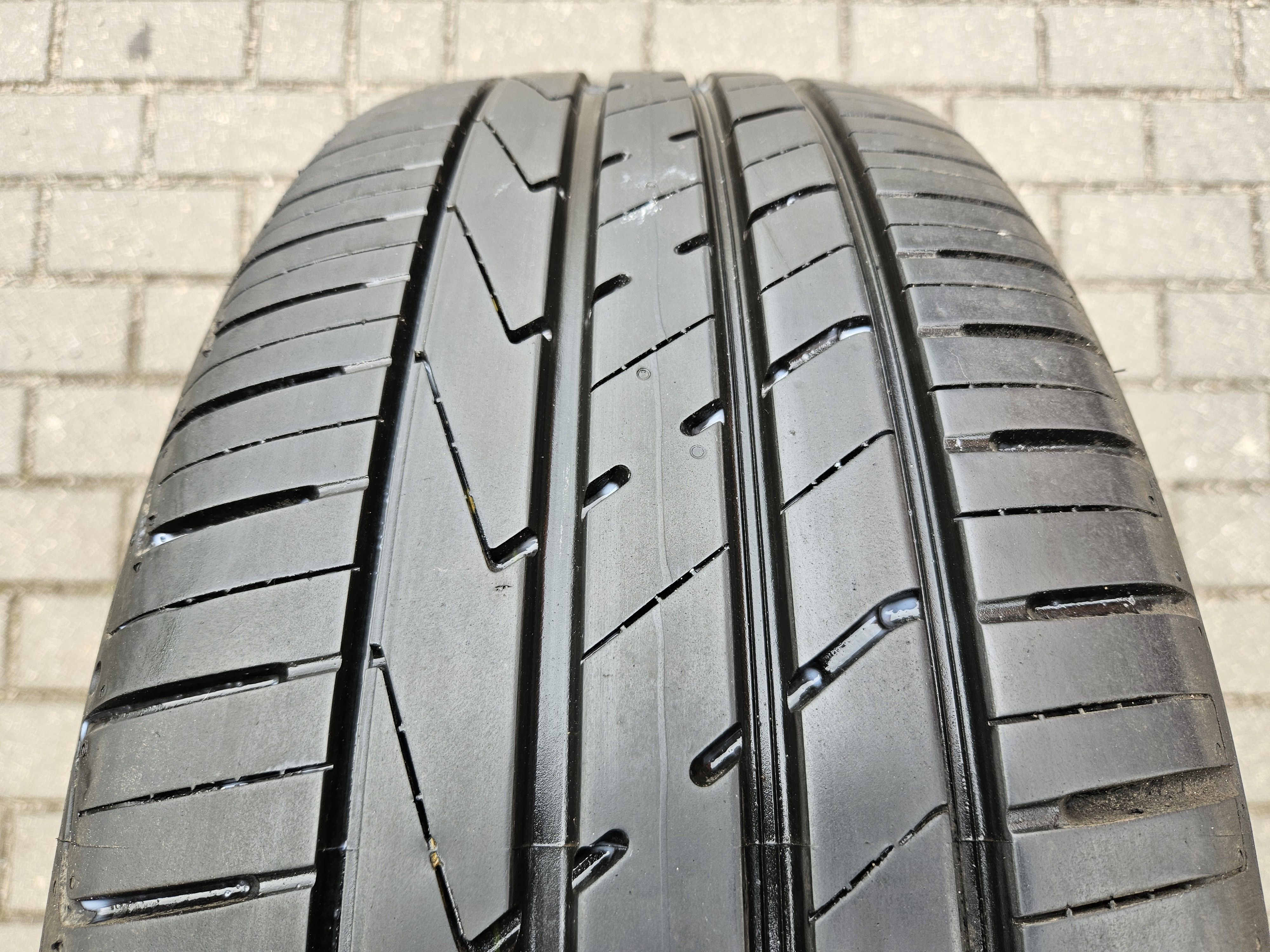 2x 235/55R18 100V Hankook Ventus S1 evo2 SUV K117A / 2x 7,5mm [1017A]