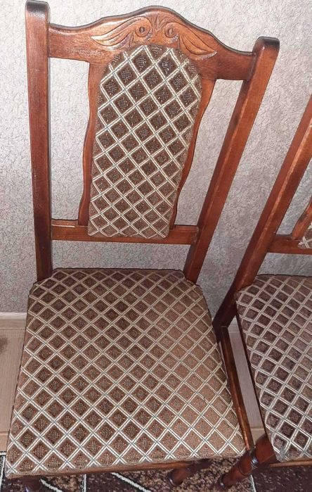 стільці дерев'яні