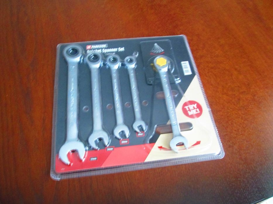 Sprzedam klucze oczkowe z grzechotką