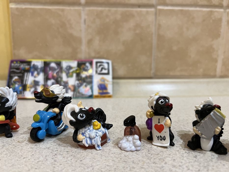 Скунси кіндер іграшки игрушки киндер скунсы