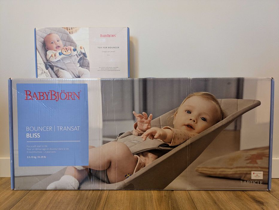 Bujaczek BabyBjorn Antracyt Mesh z oryginalną zabawką
