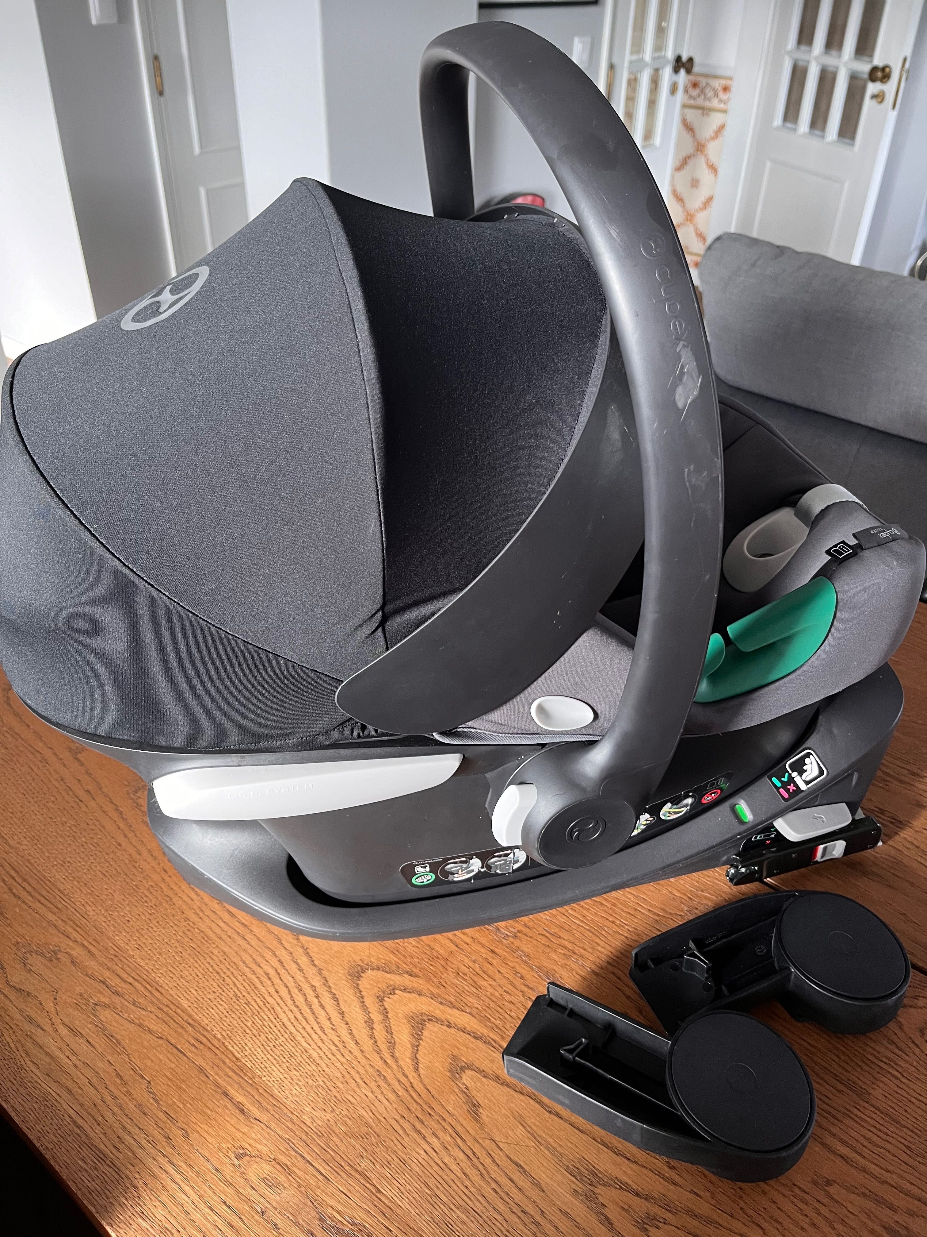 Cadeira auto Cybex Aton B2 i-Size + adapters + proteção para chuva