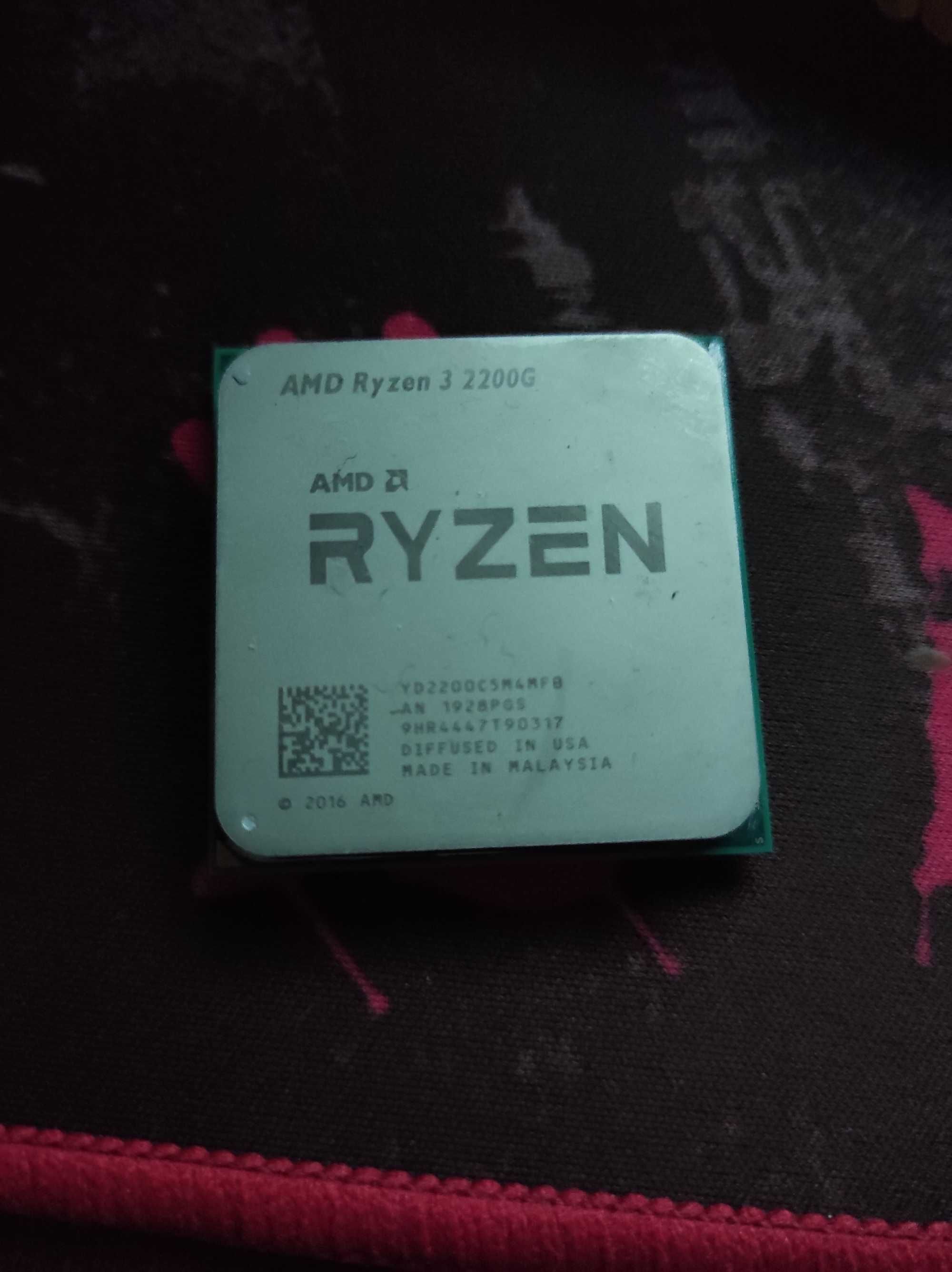 AMD Ryzen™ 3 2200g з вбудованим відео ядром Radeon™ Vega 8