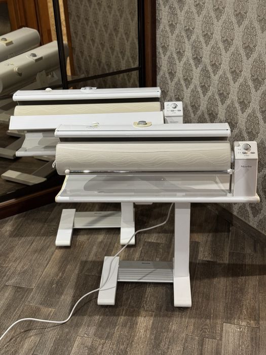 Прасувальний каток Miele B995D — у відмінному стані функція Пари