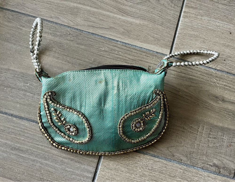 Pochette verde usada
