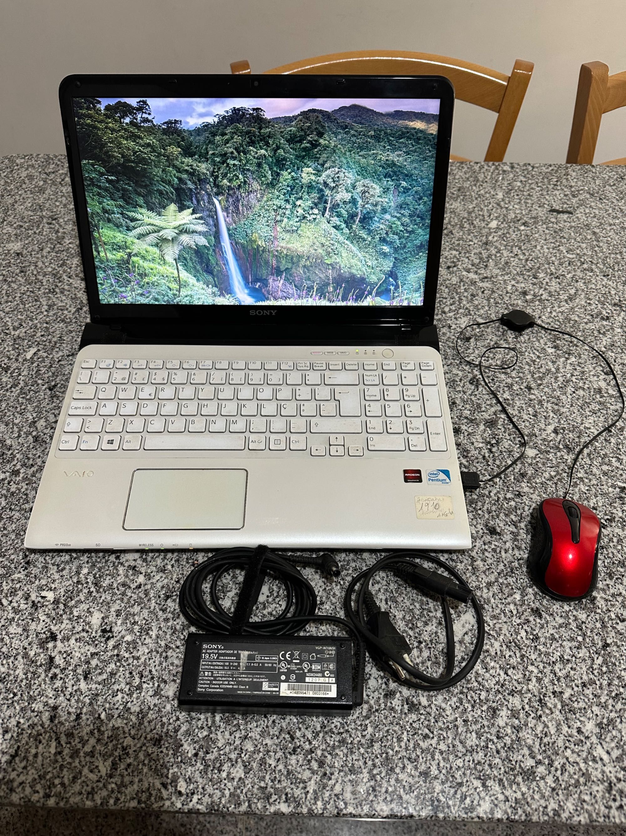 Portátil Sony Vaio Branco, 15.6 polegadas HD