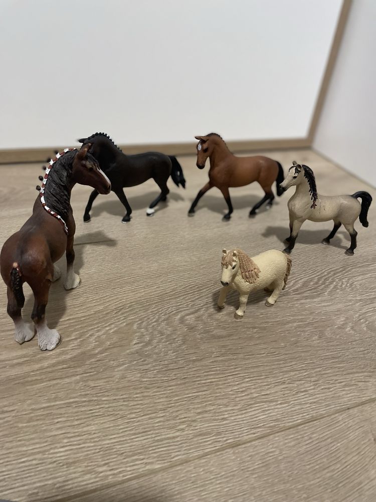 Zestaw koni Schleich