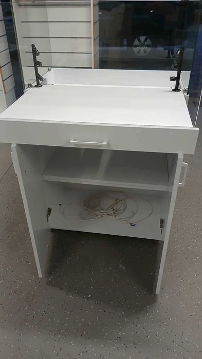 Gablota szklana jubilerska na postumencie , wysepka, słupek,  Led