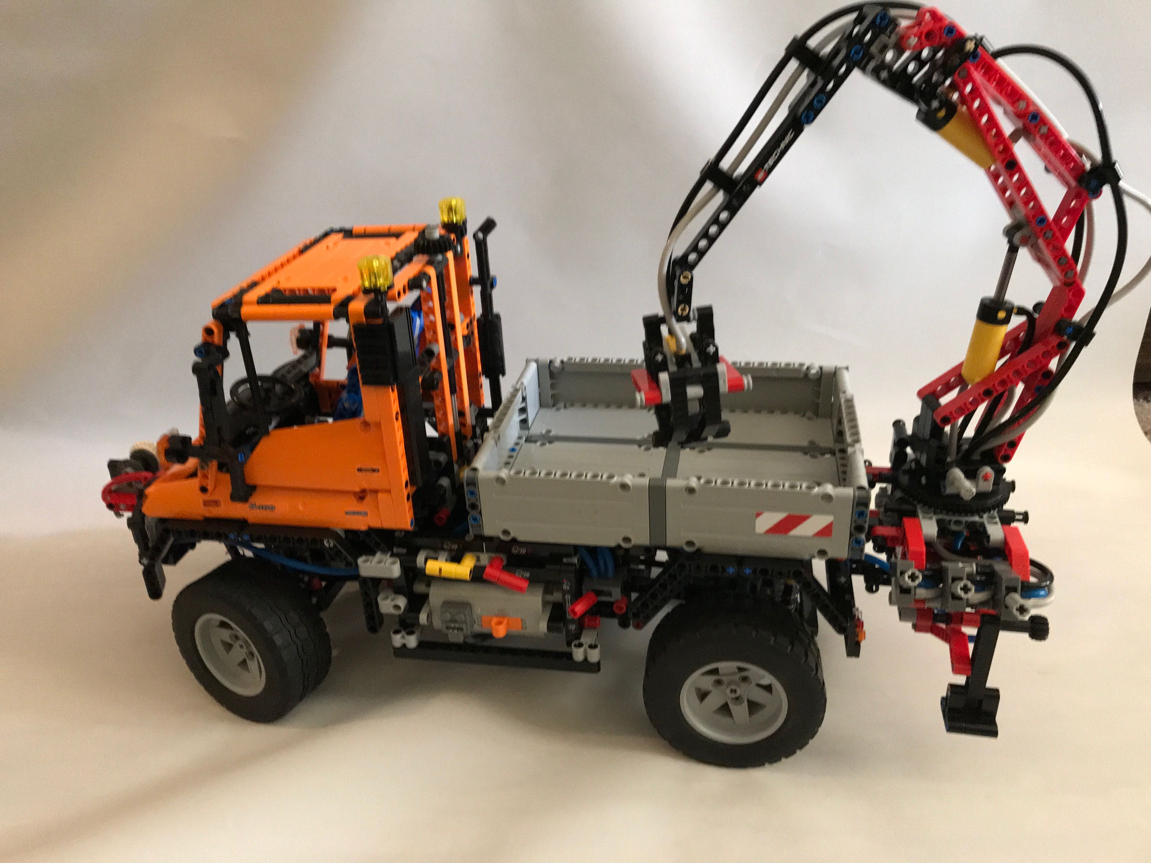 Lego Technic 8110 Mercedes-Benz Unimog U 400