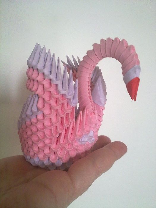 Продается фигурка розового лебедя из бумаги (модульное оригами)