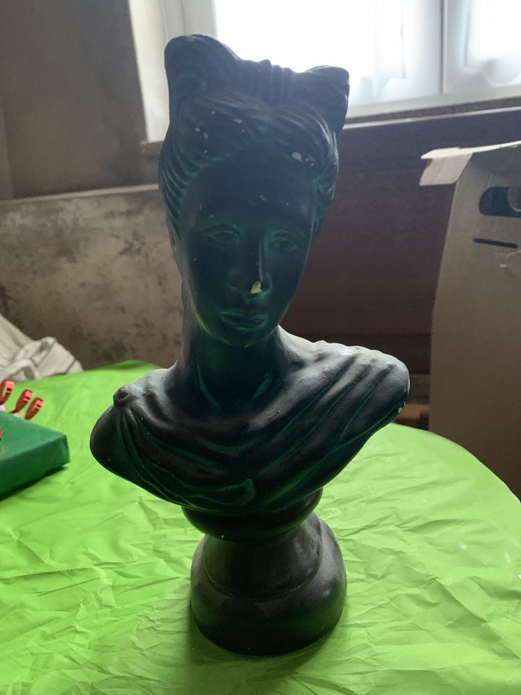 Busto/estátua feminina verde escuro