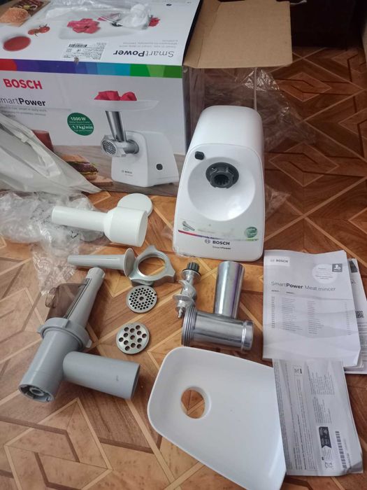 М'ясорубка BOSCH MFW2515W з насадкою соковижималкою