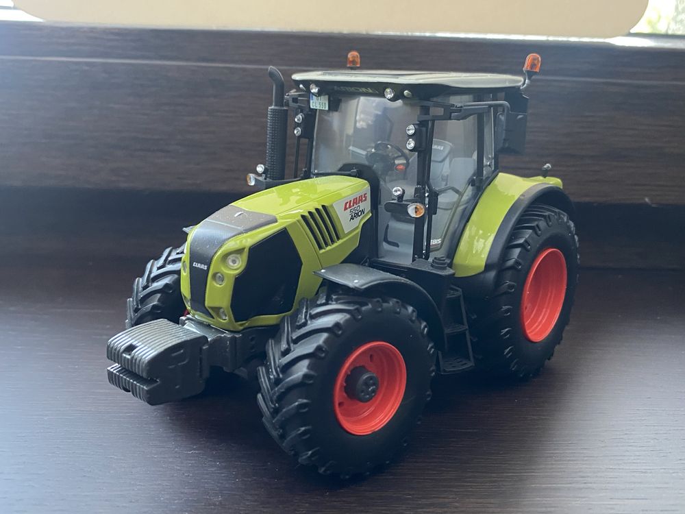 1:32 Claas Arion 550