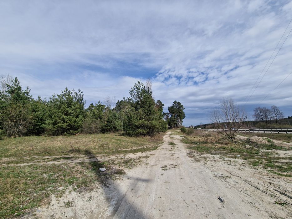 Продам землю 1.1 га ,фасад