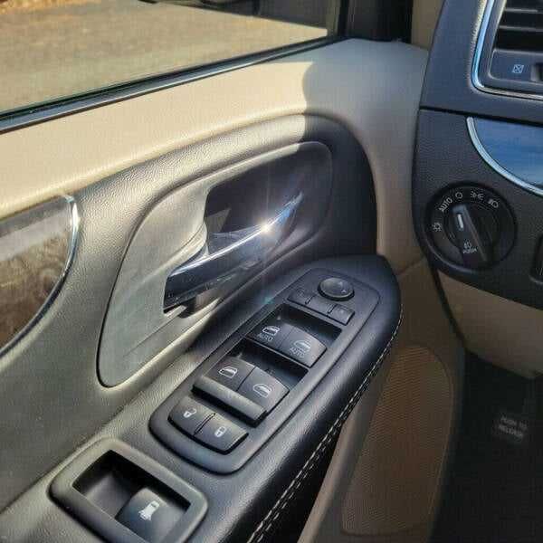 2016 Chrysler Town and Country