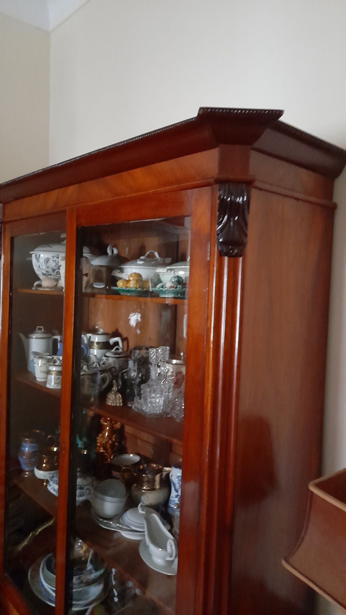 Vitrine em mogno