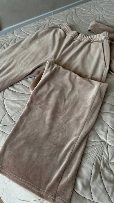 Костюм з велюрової тканини