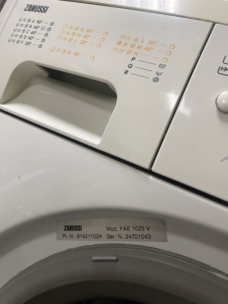 Pralka boczny wsad Zanussi FAE 1025V Aquacycle