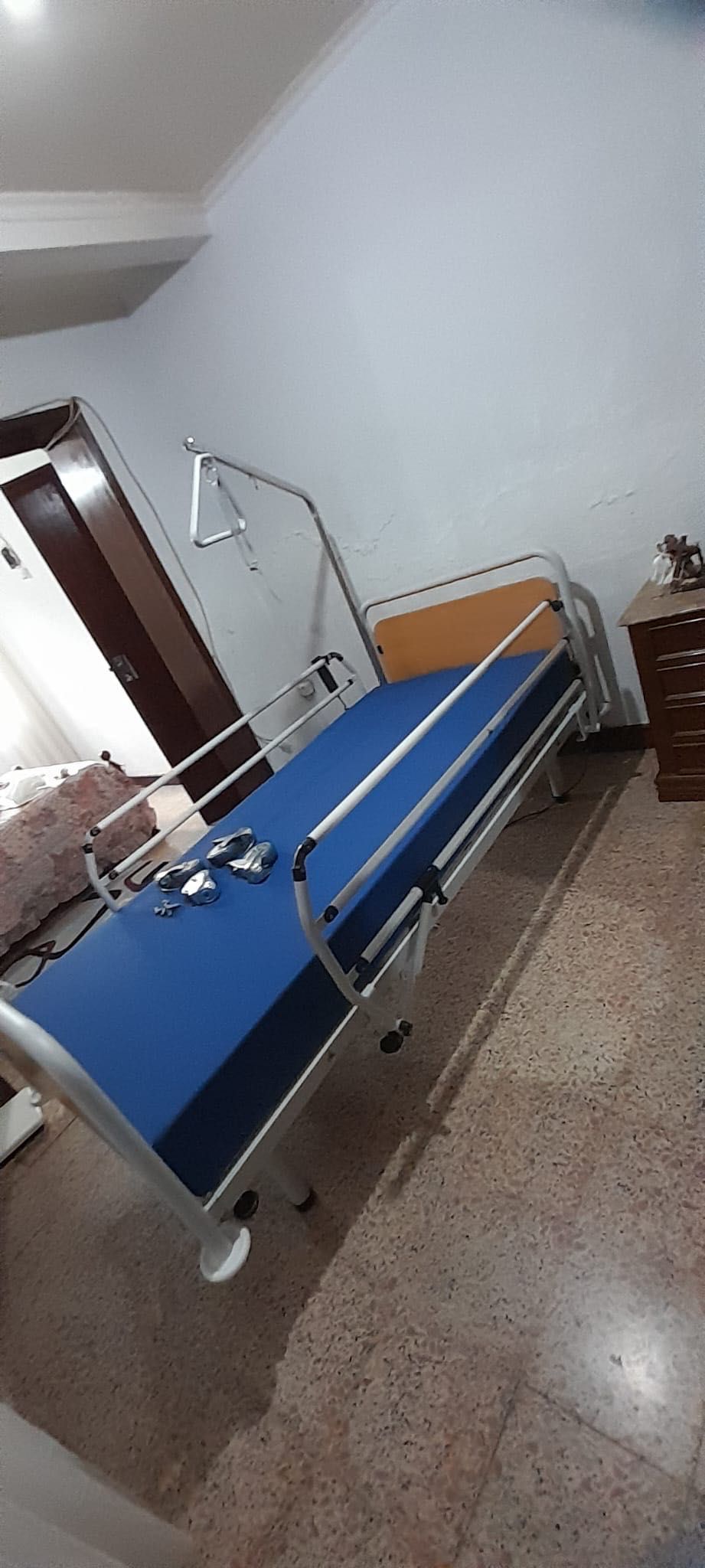 Cama articulada hospitalar