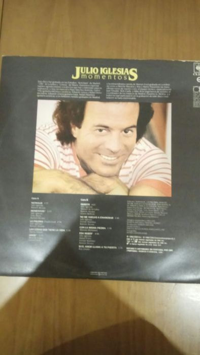 Disco vinil Júlio Iglesias "Momentos" em bom estado