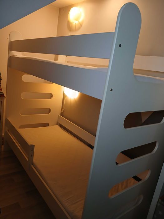 Łóżko piętrowe + lampki chmurki (GRATIS)