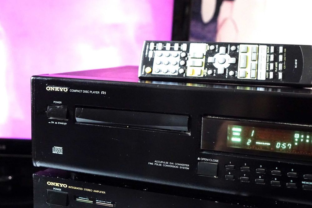 Odtwarzacz CD ONKYO DX 7210 z pilotem!