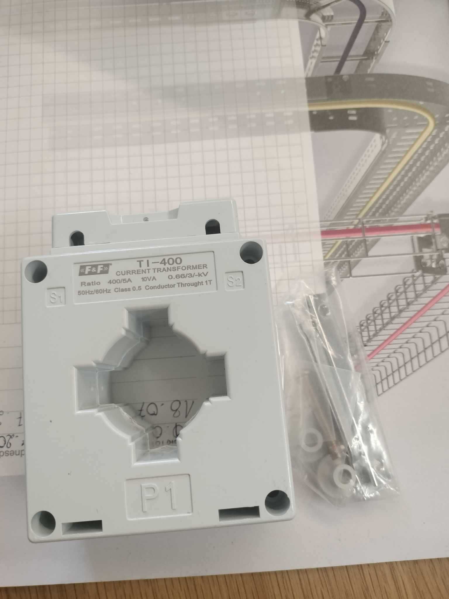 Przekładnik prądowy na kabel i szynę fi30+40/30x10mm TI-400-5