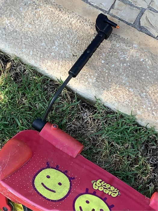 Pequeno atrelado para carrinho de bebé