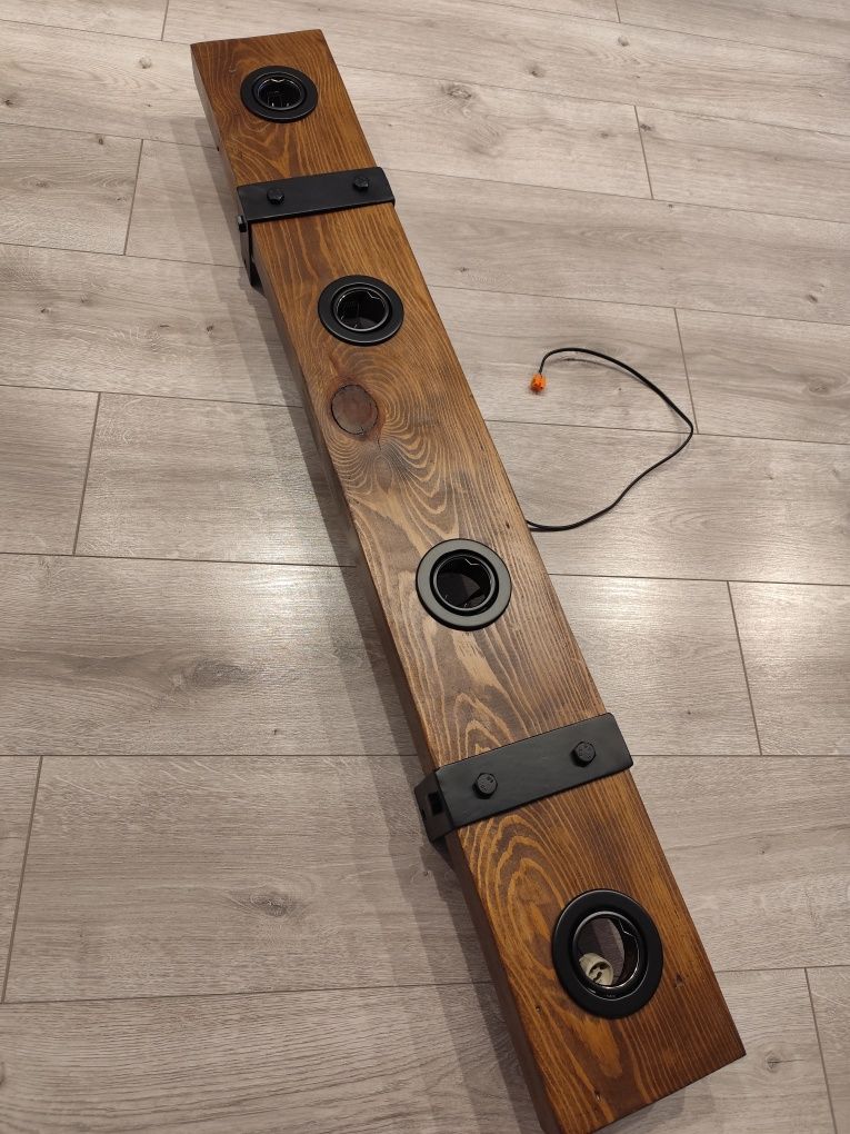 Drewniana lampa wisząca belka