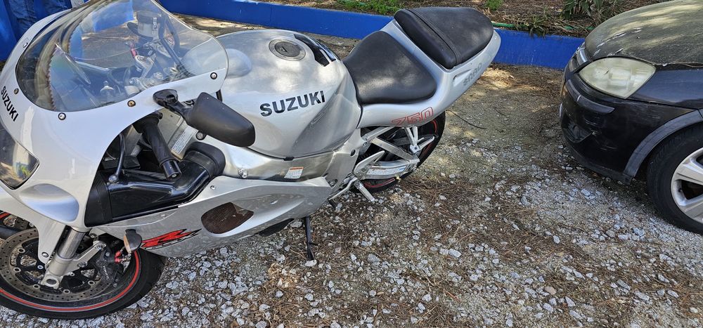 Vendo Moto Suzuki gsxr 750