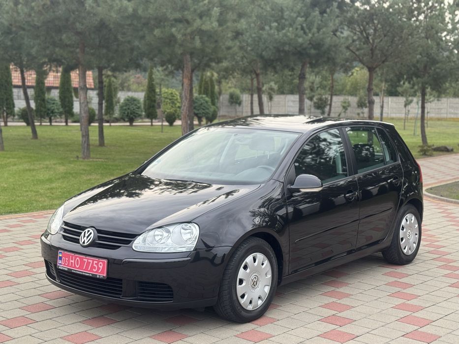 Свіжопригнаний Golf 5 1.6бензин 2005рік