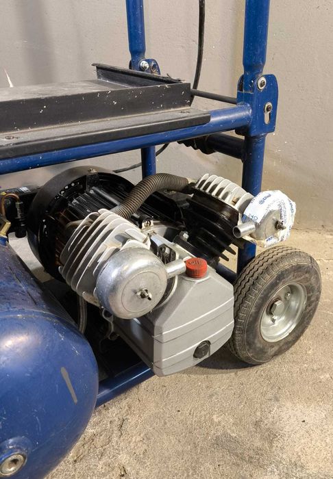 Kompresor dwutłokowy 25 l