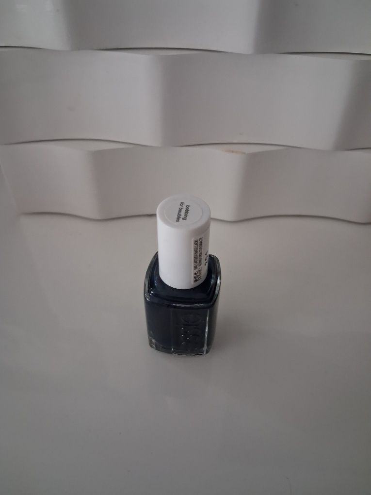 Essie bobbing for baubles