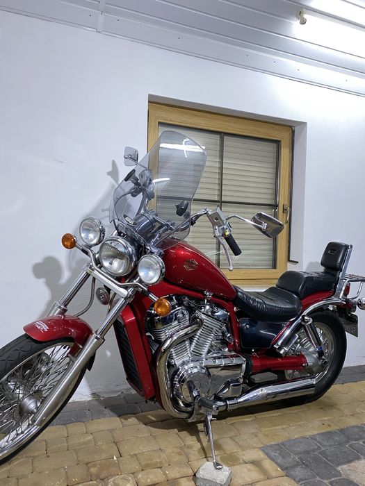 Suzuki Intruder VS800