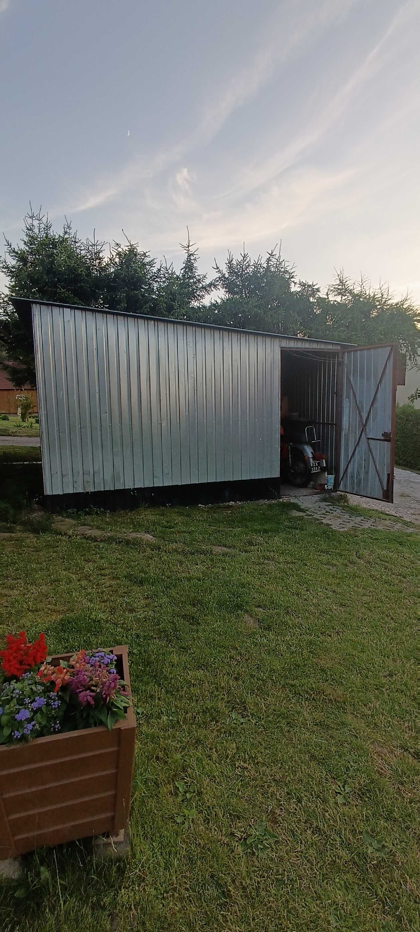 Garaż blaszak 5,5 m x 4 m  ocynk brama uchylna