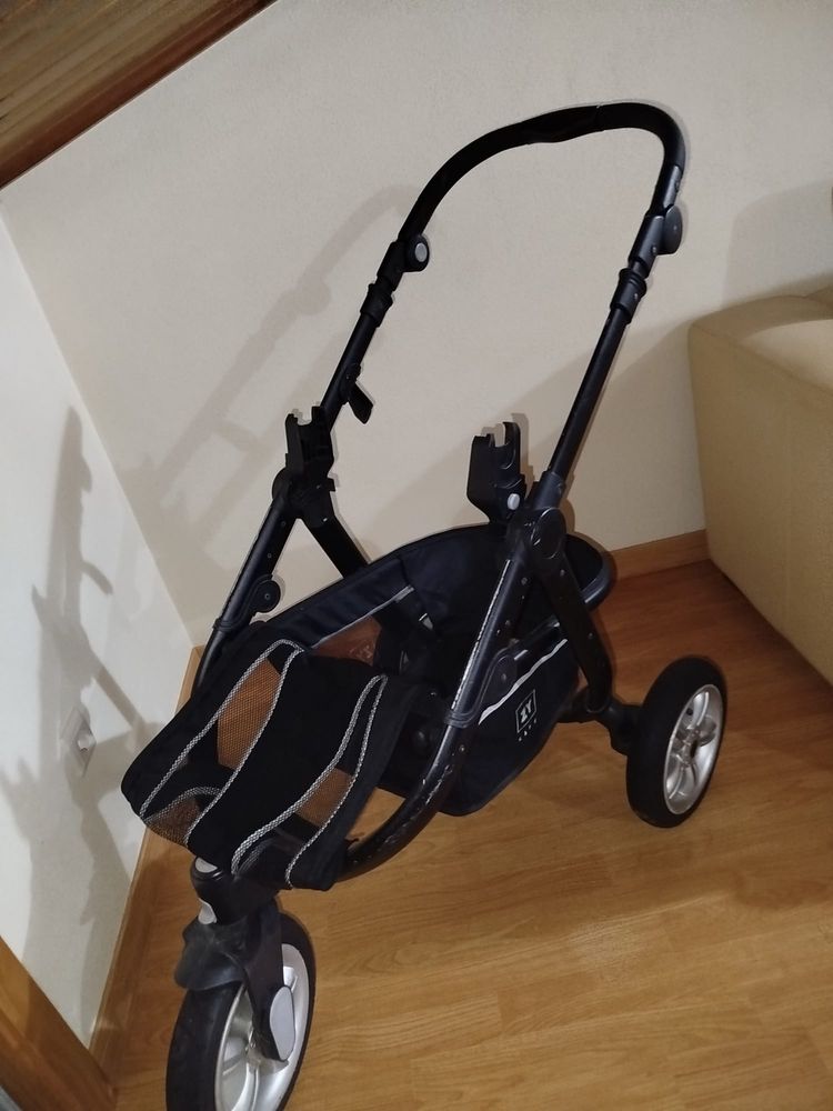 Carrinho de bebe , como novo !