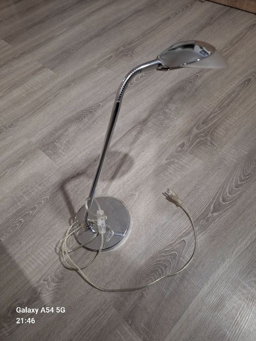 Lampka biurkowa.