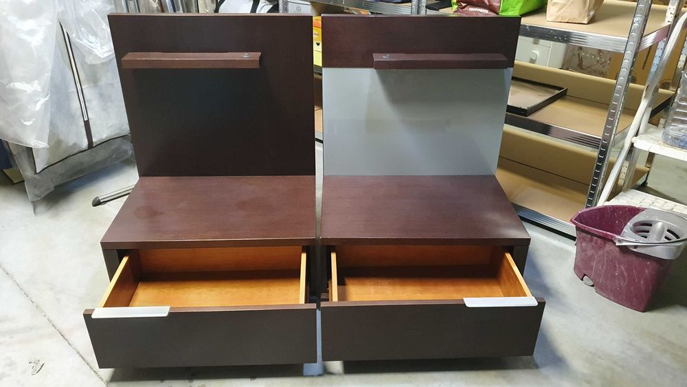 Mesas de cabeceira em wengue