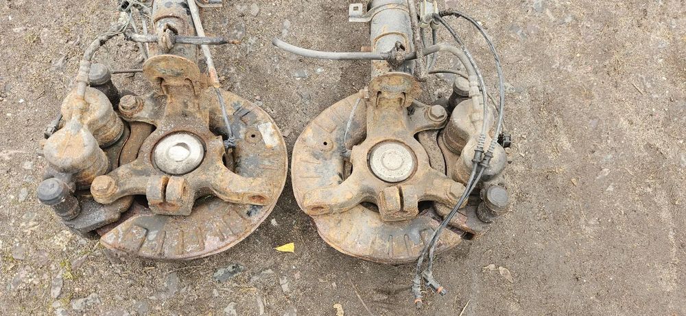 Zwrotnica przednia lewa prawa przód piasta Mercedes Vito V639 Lift 2.2 DCI